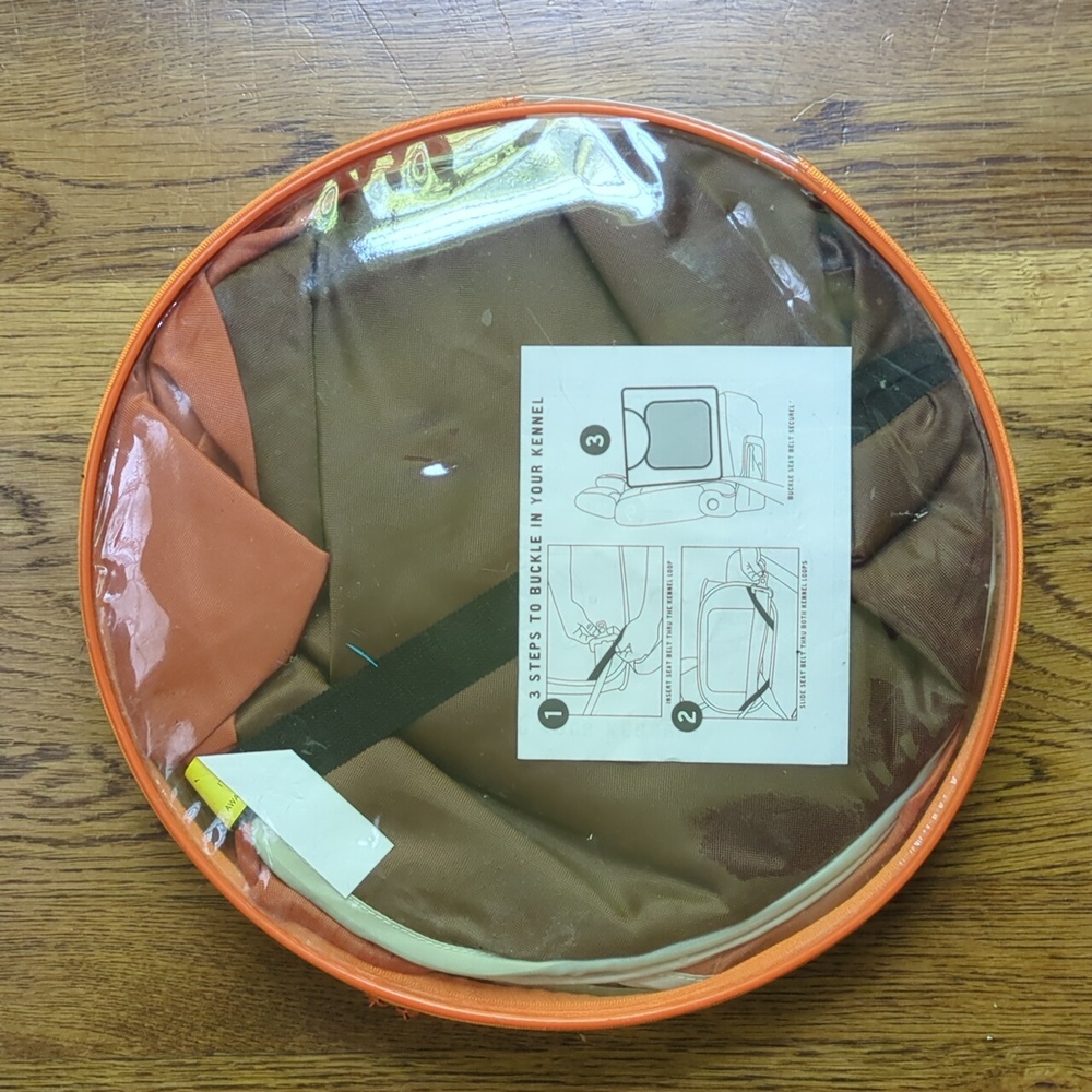 NWOT Pop-up Soft Dog Kennel